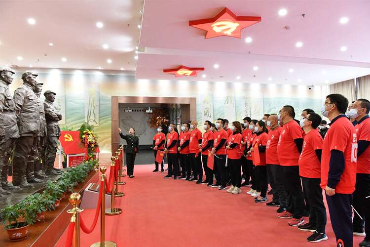 參觀紅軍長(zhǎng)征勝利紀(jì)念館 (2)_副本.jpg